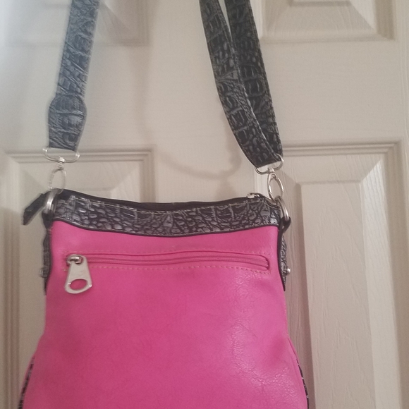 Leather purse with 2 guns on front - Picture 3 of 4